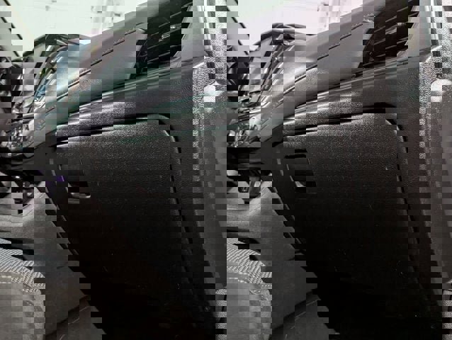 Used 2020 Chevrolet Traverse LT image 23