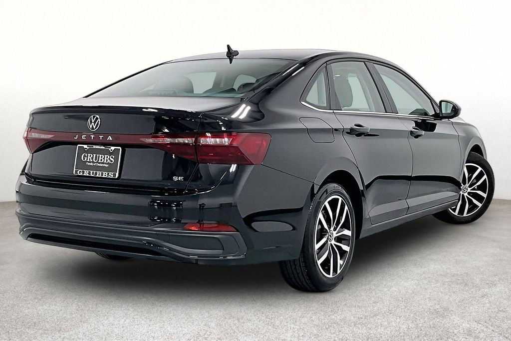 Used 2025 Volkswagen Jetta SE FWD image 2