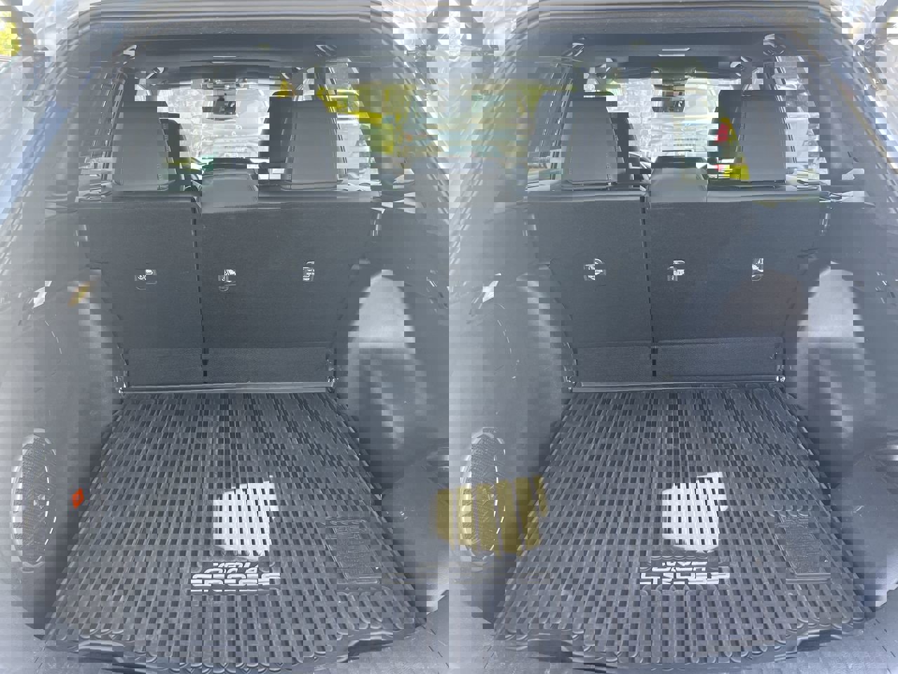 Used 2024 Toyota Corolla Cross XSE w/ Convenience Package image 33