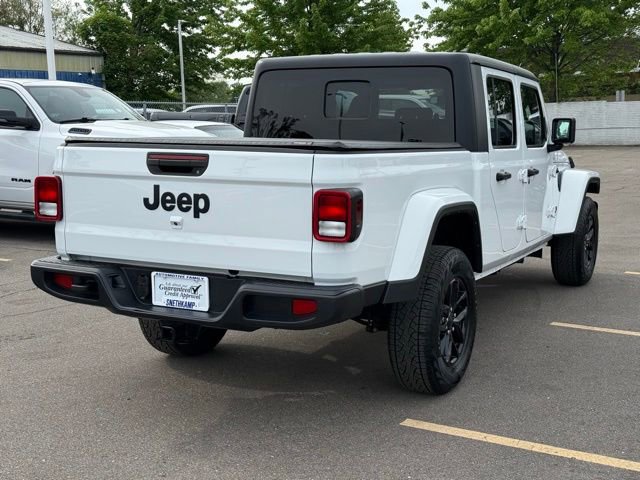 Certified 2022 Jeep Gladiator Sport AWD/4WD image 4