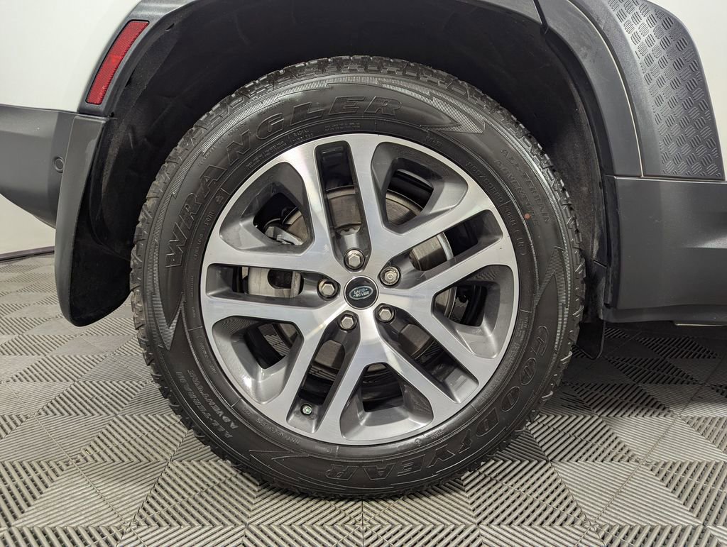 Used 2020 Land Rover Defender 110 HSE image 28