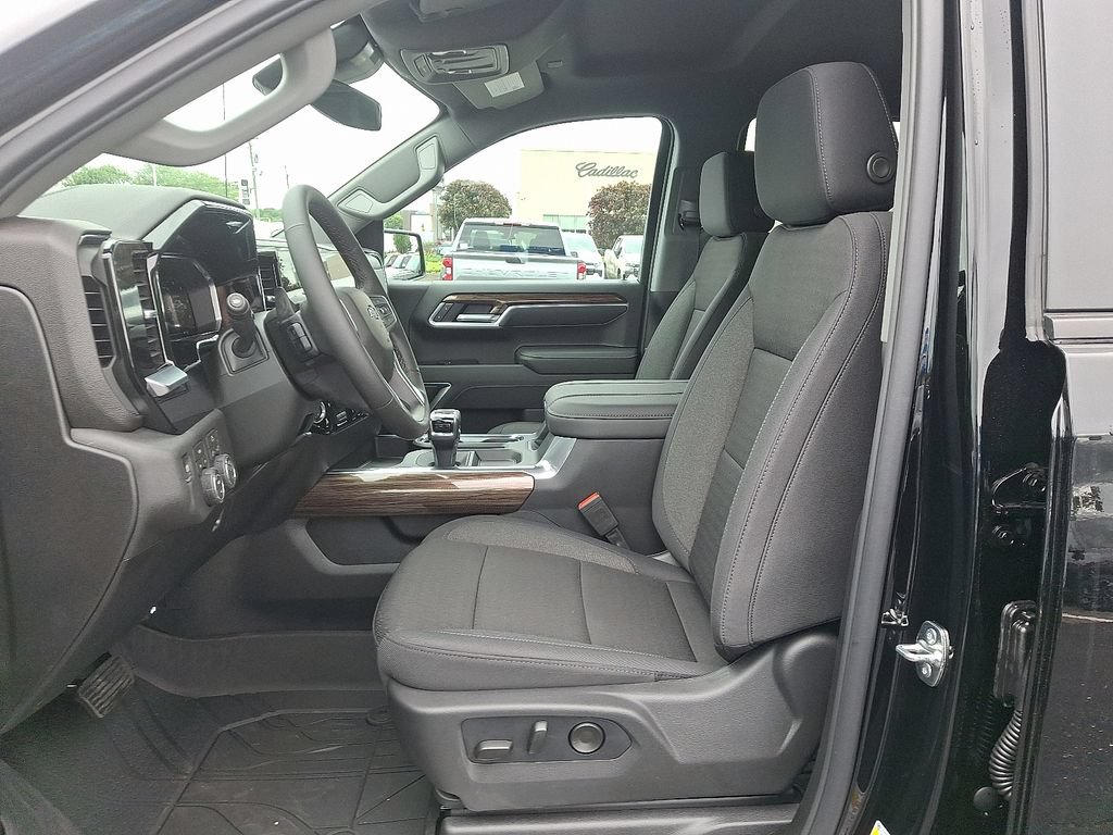New 2026 Chevrolet Silverado 1500 RST w/ Dark Appearance Package AWD/4WD image 6
