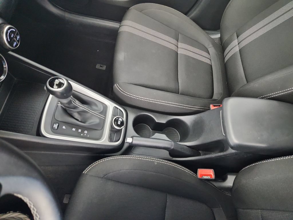 Used 2025 Hyundai Venue SEL FWD image 31