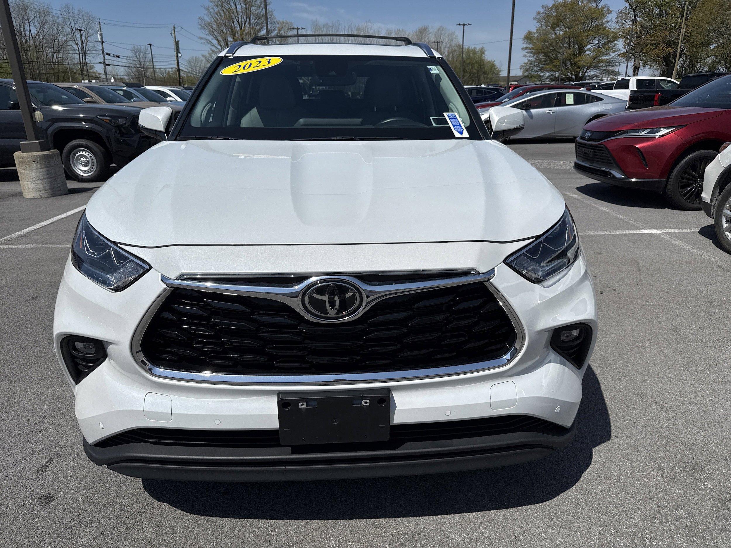 Used 2023 Toyota Highlander Limited AWD/4WD image 3