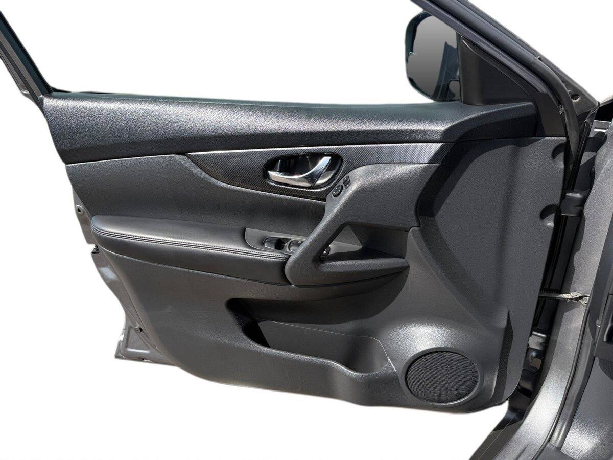 Used 2016 Nissan Rogue SL AWD/4WD image 17