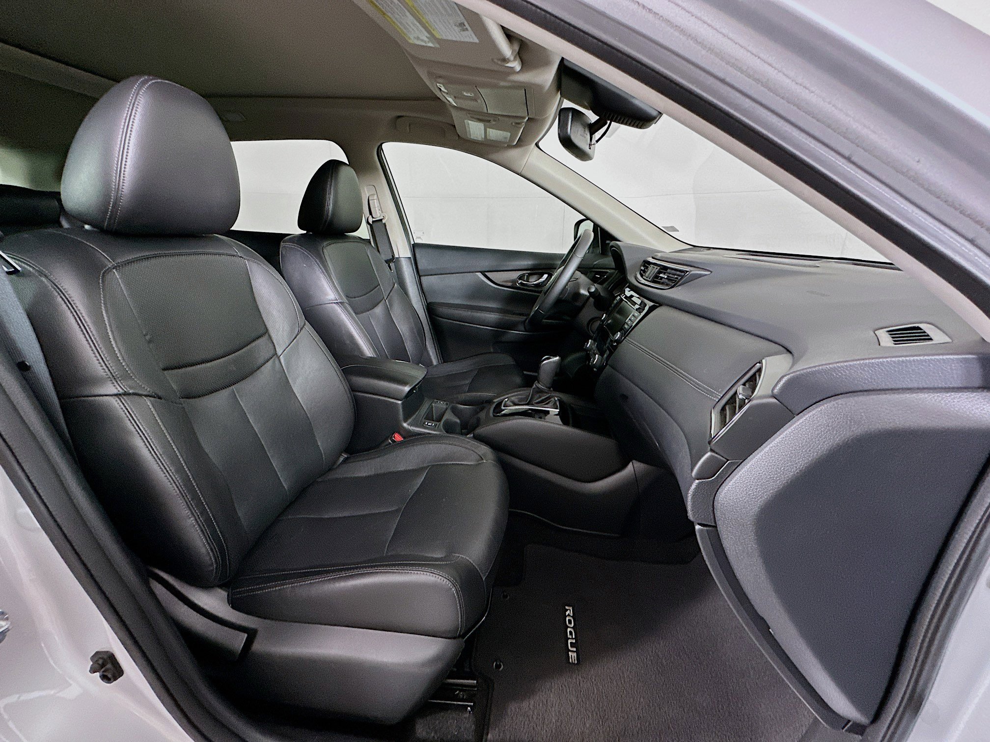 Used 2018 Nissan Rogue SL w/ Premium Package image 32