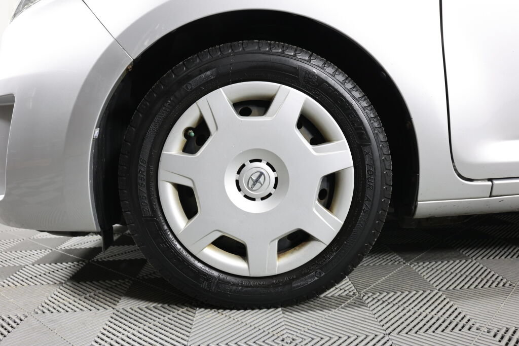 Used 2008 Scion xB FWD image 9