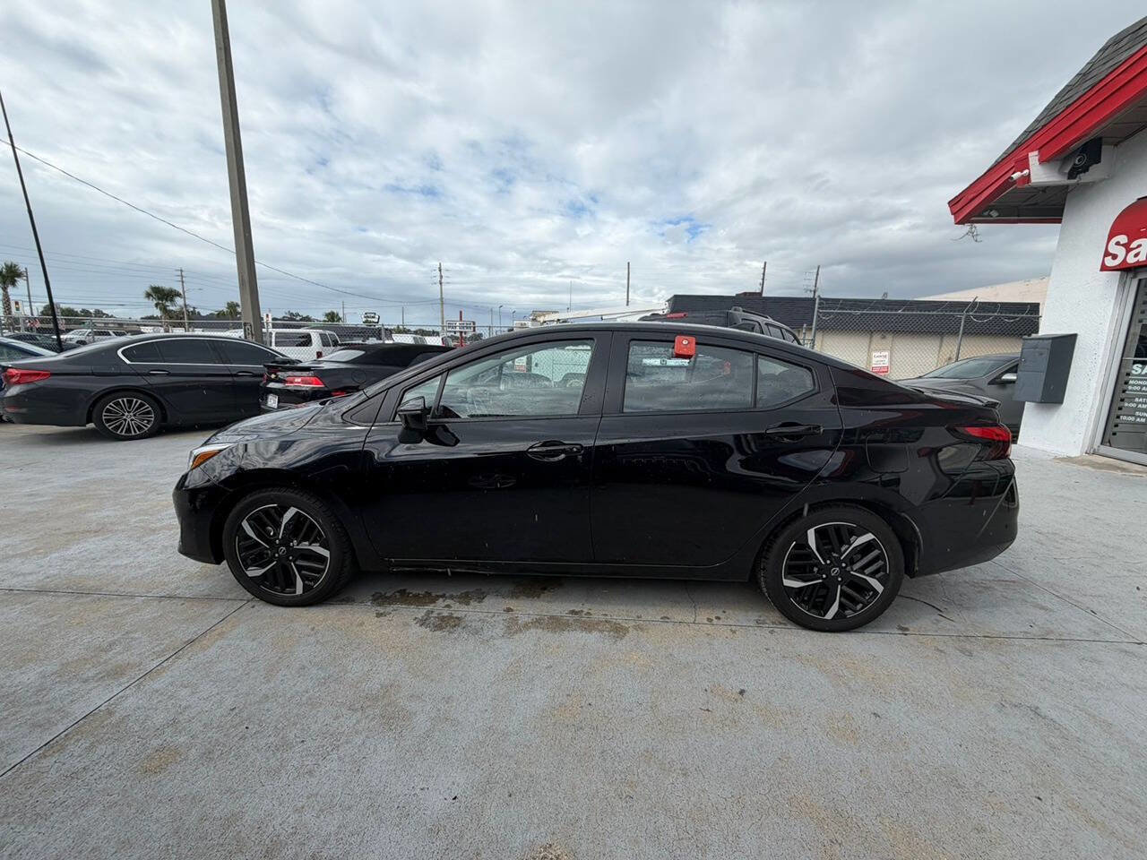 Used 2024 Nissan Versa SR image 7