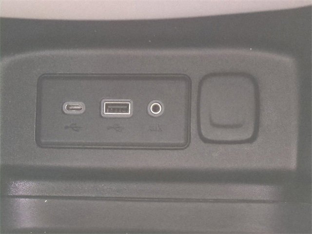 Used 2021 Chevrolet Equinox LS image 25