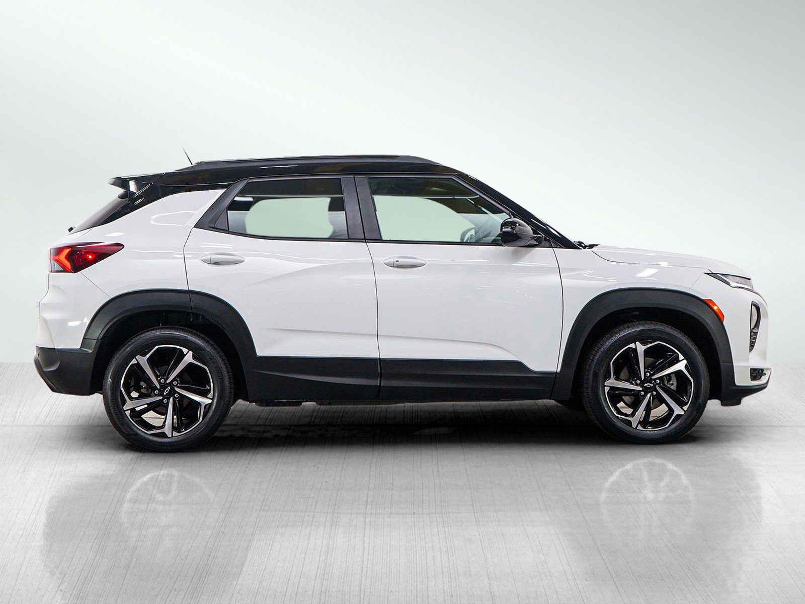 Used 2021 Chevrolet TrailBlazer RS w/ Sun and Liftgate Package AWD/4WD image 6