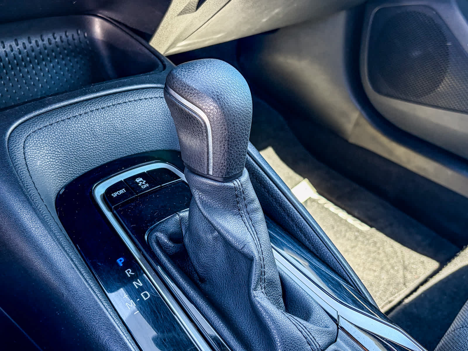 Used 2020 Toyota Corolla SE w/ Carpet Mat Package (TMS) FWD image 18
