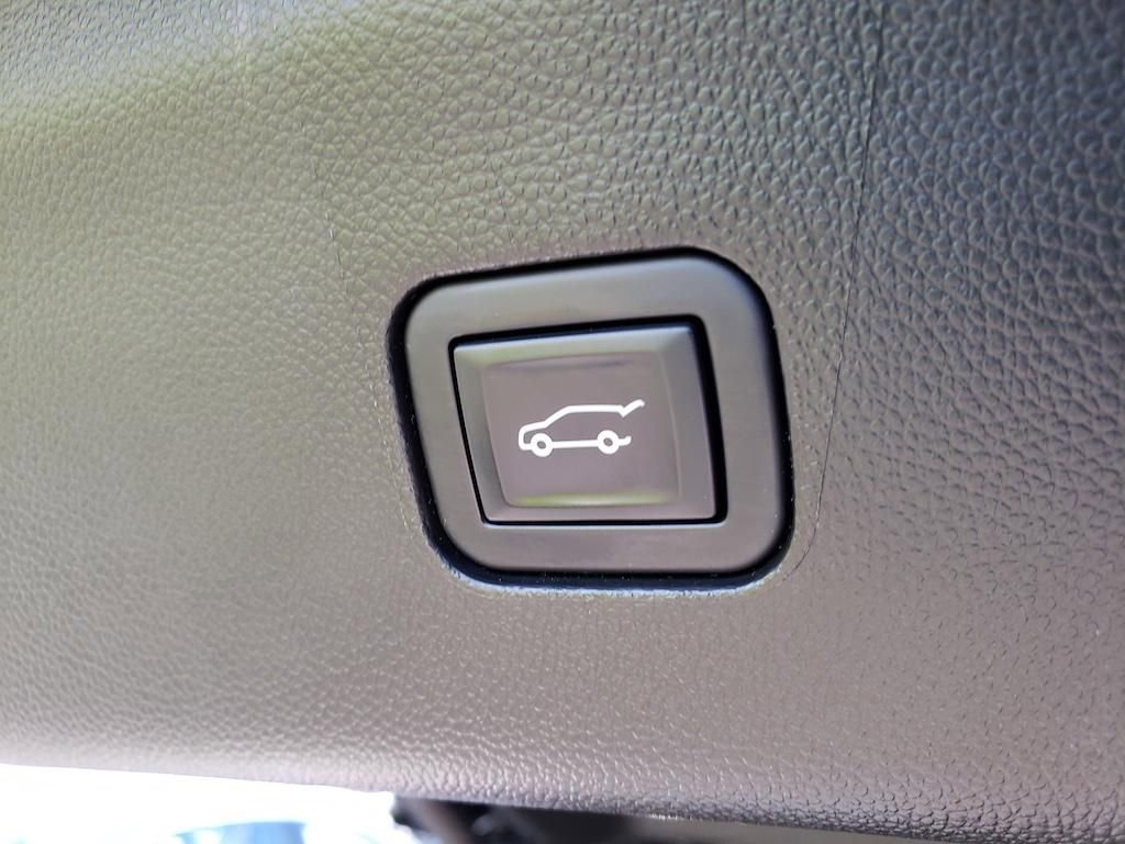 Used 2023 Buick Enclave Essence w/ Experience Buick Package image 10