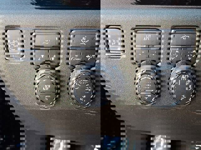 Used 2022 Chevrolet Silverado 1500 LT image 35