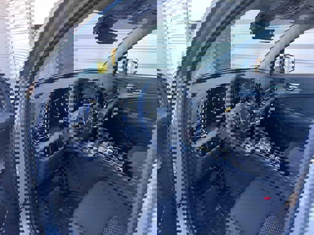 New 2025 Kia Sportage LX image 9