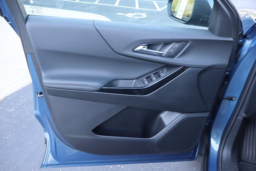 Used 2026 Chevrolet Equinox LT w/ Safety and Technology Package FWD image 4