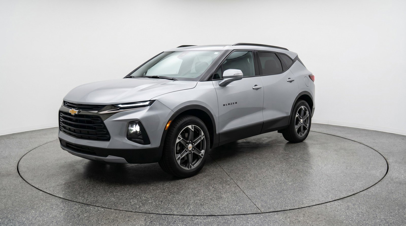Used 2025 Chevrolet Blazer LT FWD image 3