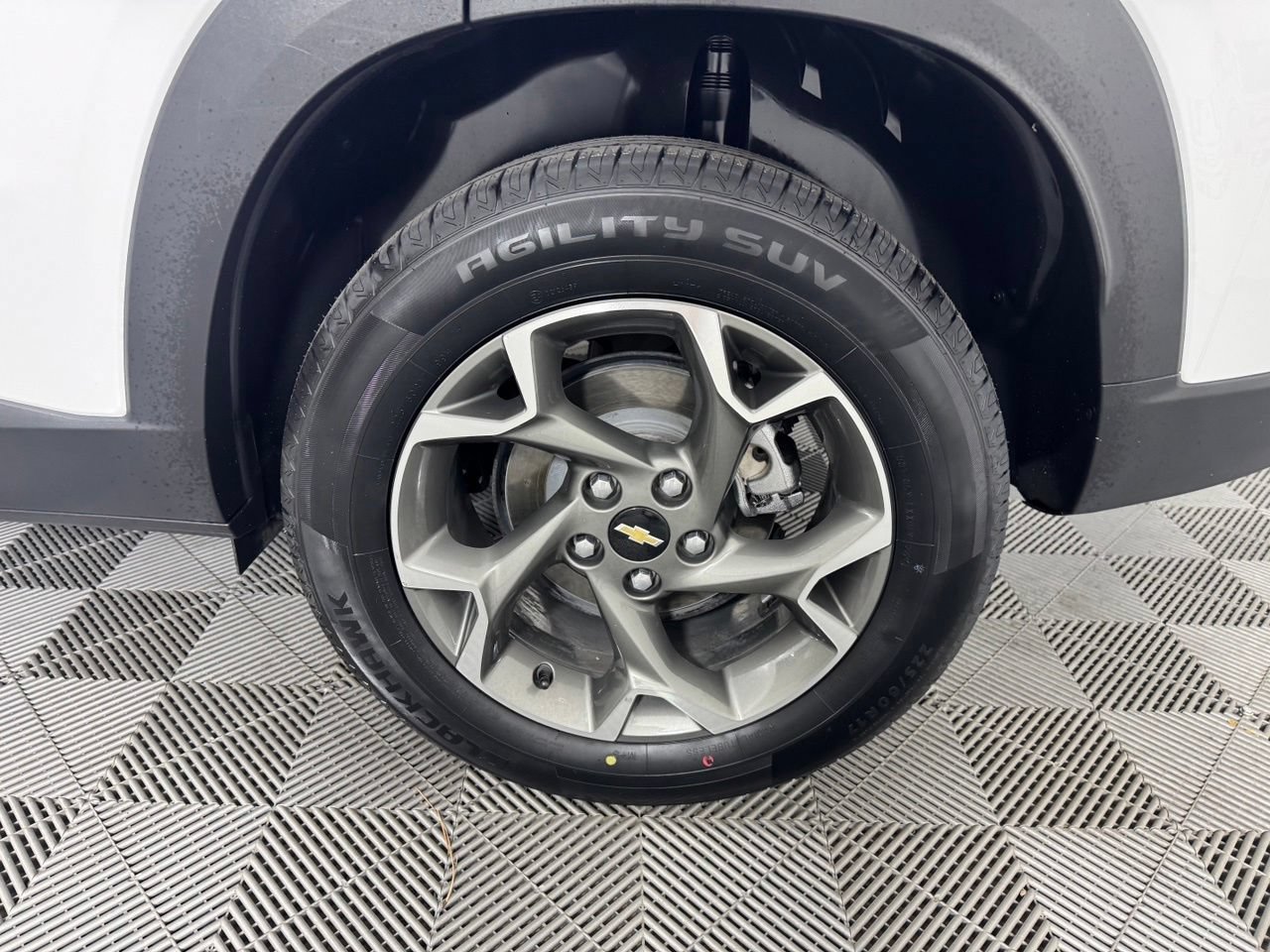 Used 2024 Chevrolet Trax LT FWD image 33