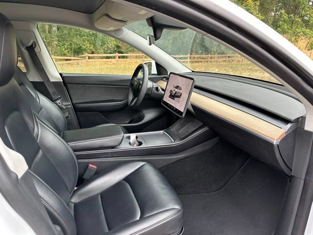 Used 2022 Tesla Model Y Long Range AWD/4WD image 24