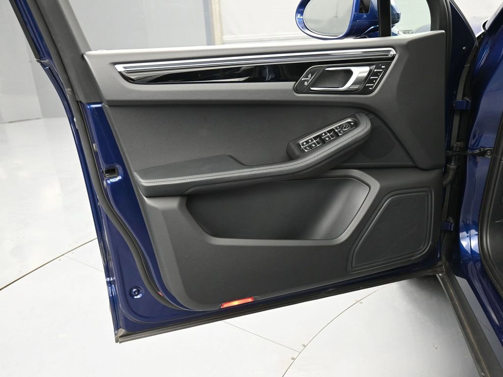 Certified 2023 Porsche Macan S image 16