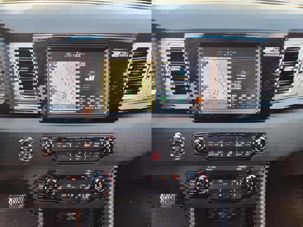 Used 2017 Kia Niro Touring image 12