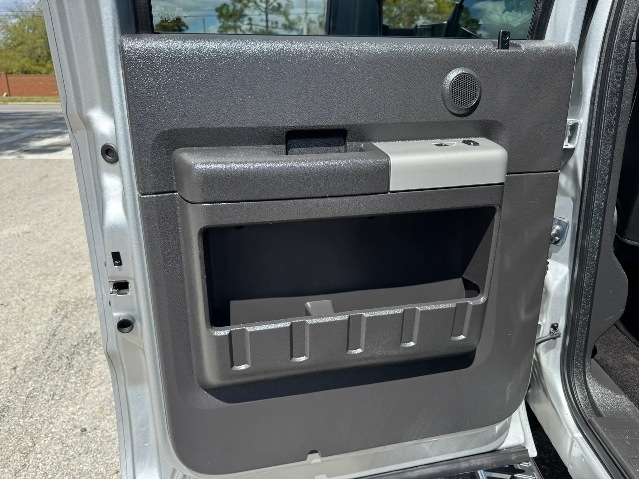 Used 2015 Ford F350 Lariat w/ Chrome Package image 26