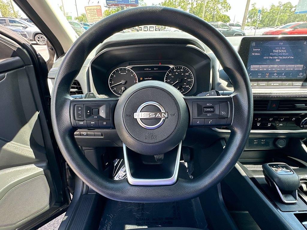 Used 2024 Nissan Rogue S FWD image 11