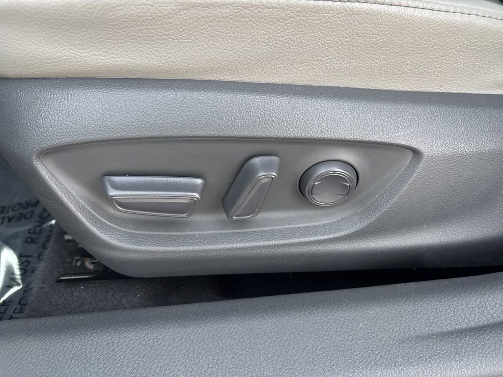 Used 2021 Toyota Camry XLE w/ Cold Weather Package image 20