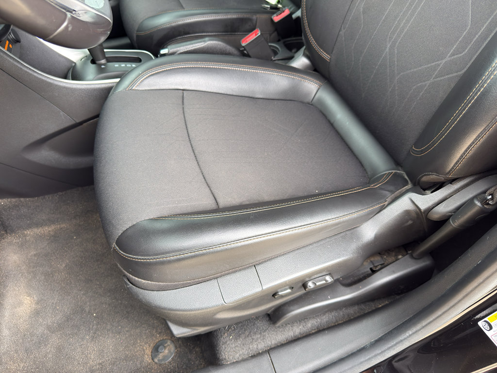 Used 2020 Chevrolet Trax LT w/ LT Convenience Package image 14