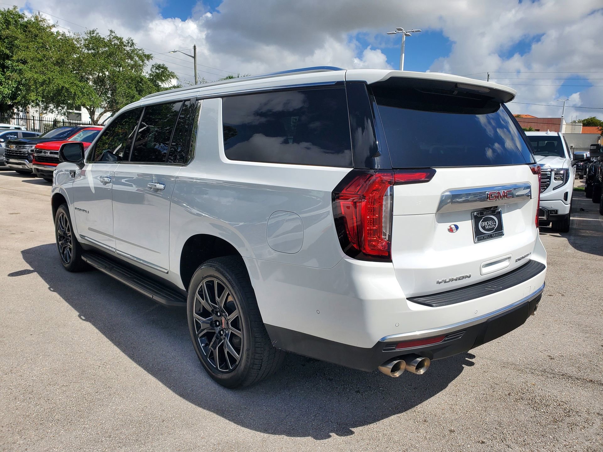 Used 2024 GMC Yukon XL Denali w/ Advanced Technology Package RWD image 4