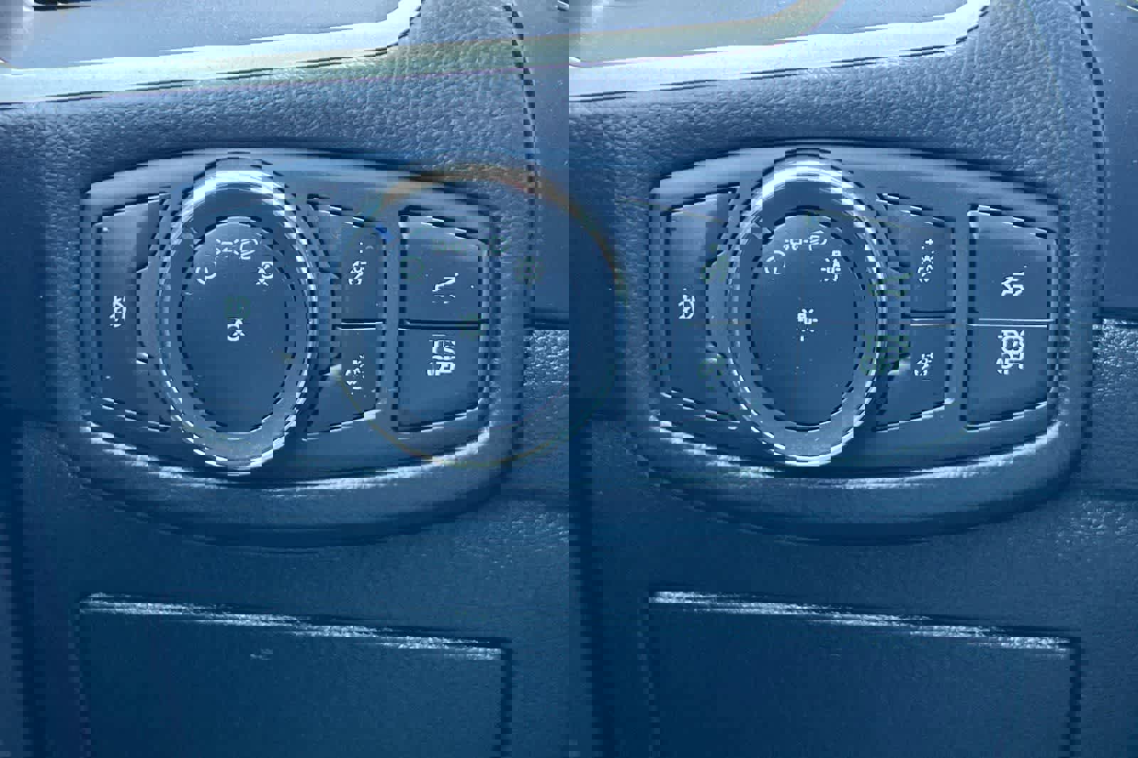 Used 2020 Ford Edge SEL w/ Convenience Package image 35