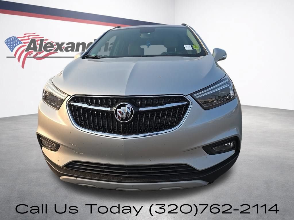Used 2020 Buick Encore Essence FWD image 2