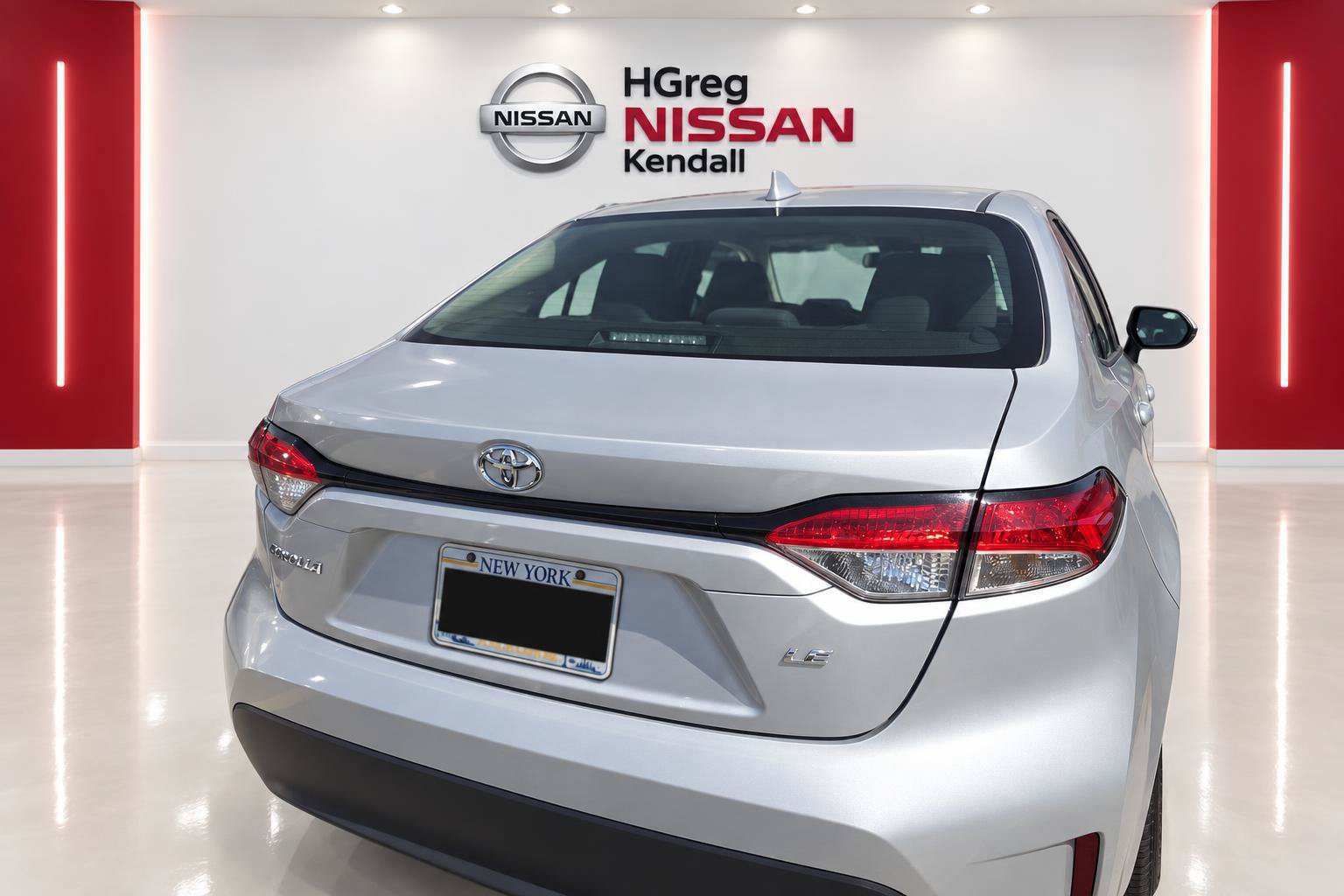 Used 2023 Toyota Corolla LE FWD image 6