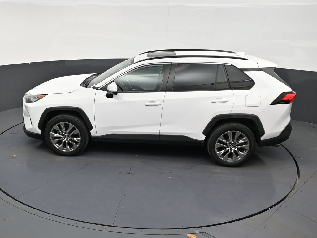 Used 2019 Toyota RAV4 XLE Premium FWD image 13