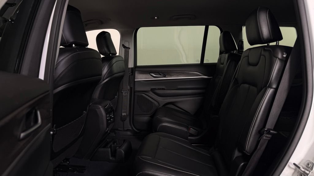 Used 2023 Jeep Grand Cherokee L Limited AWD/4WD image 29
