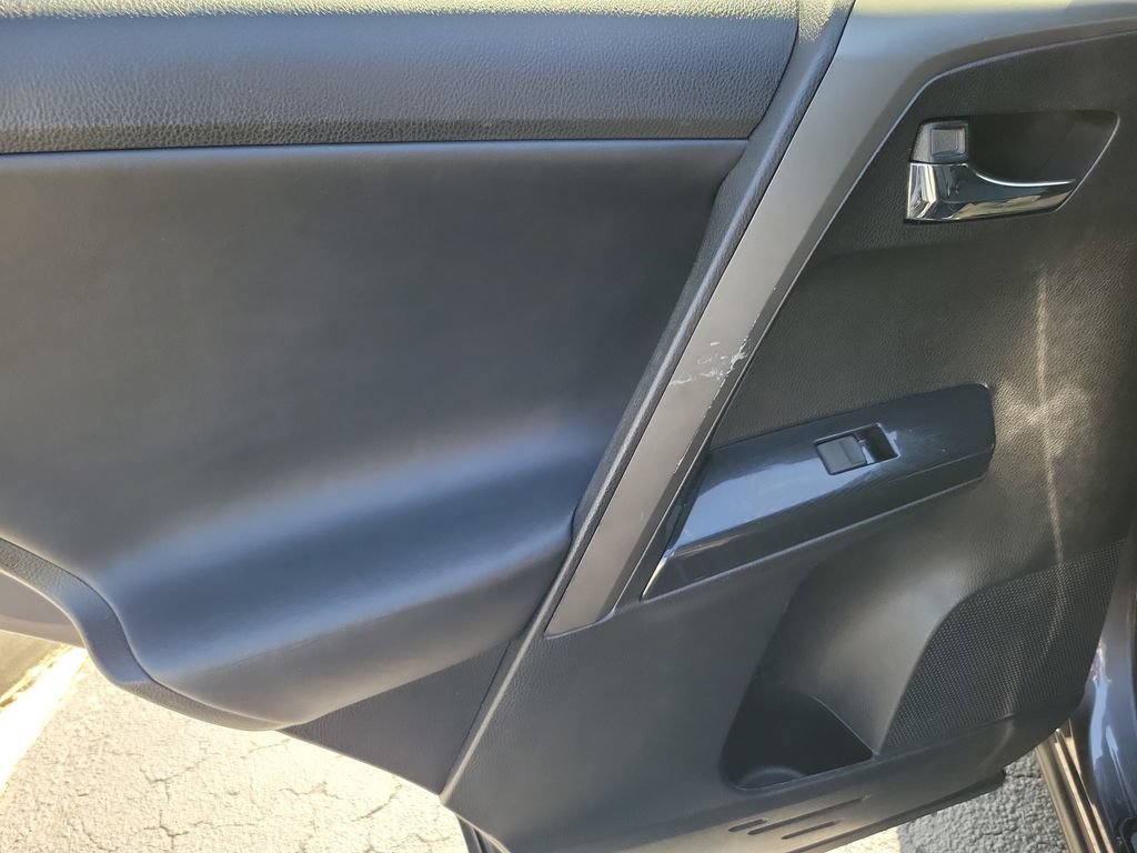 Used 2017 Toyota RAV4 SE FWD image 10
