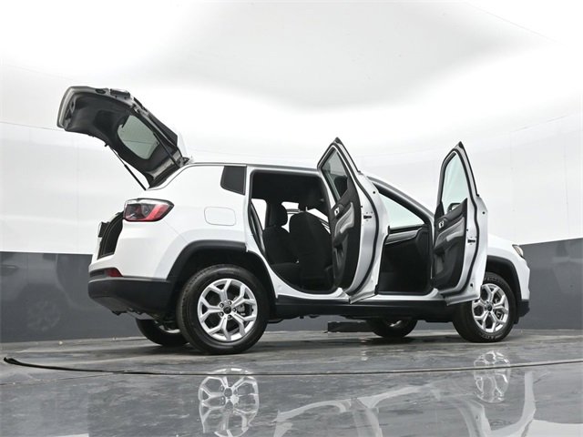 Used 2025 Jeep Compass Sport image 50