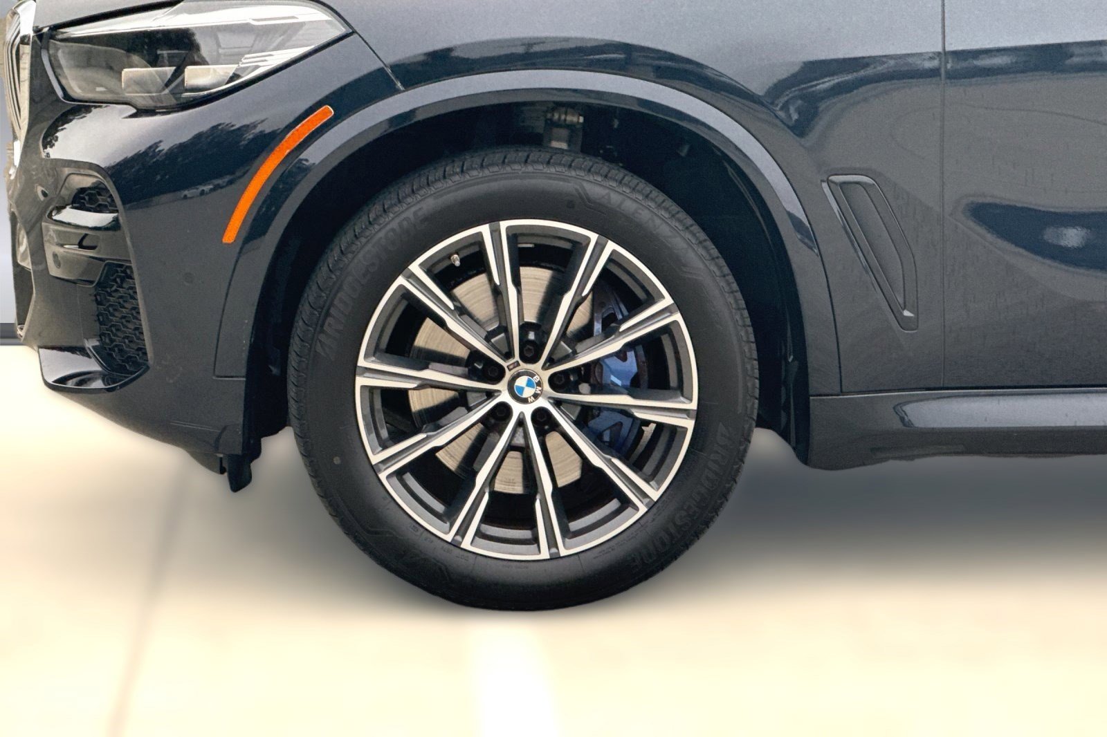 Used 2022 BMW X5 xDrive40i w/ M Sport Package AWD/4WD image 12