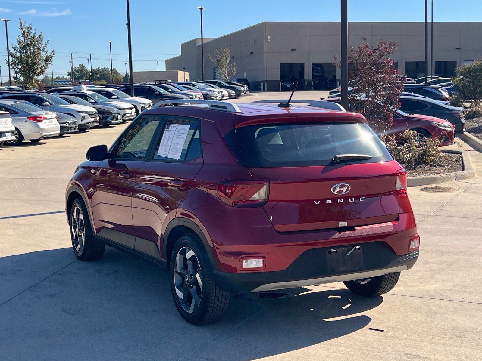 Used 2024 Hyundai Venue Limited FWD image 9