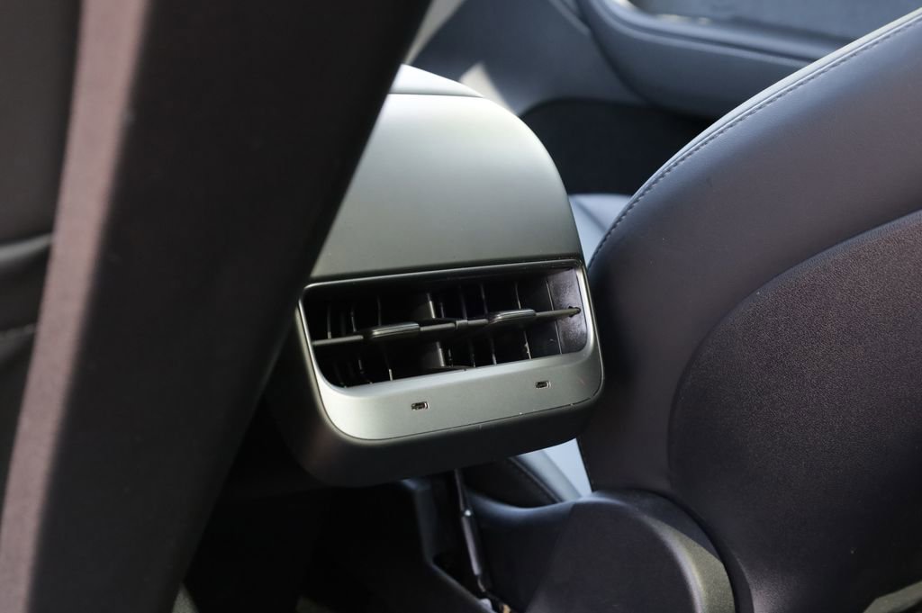Used 2023 Tesla Model Y Long Range AWD/4WD image 17