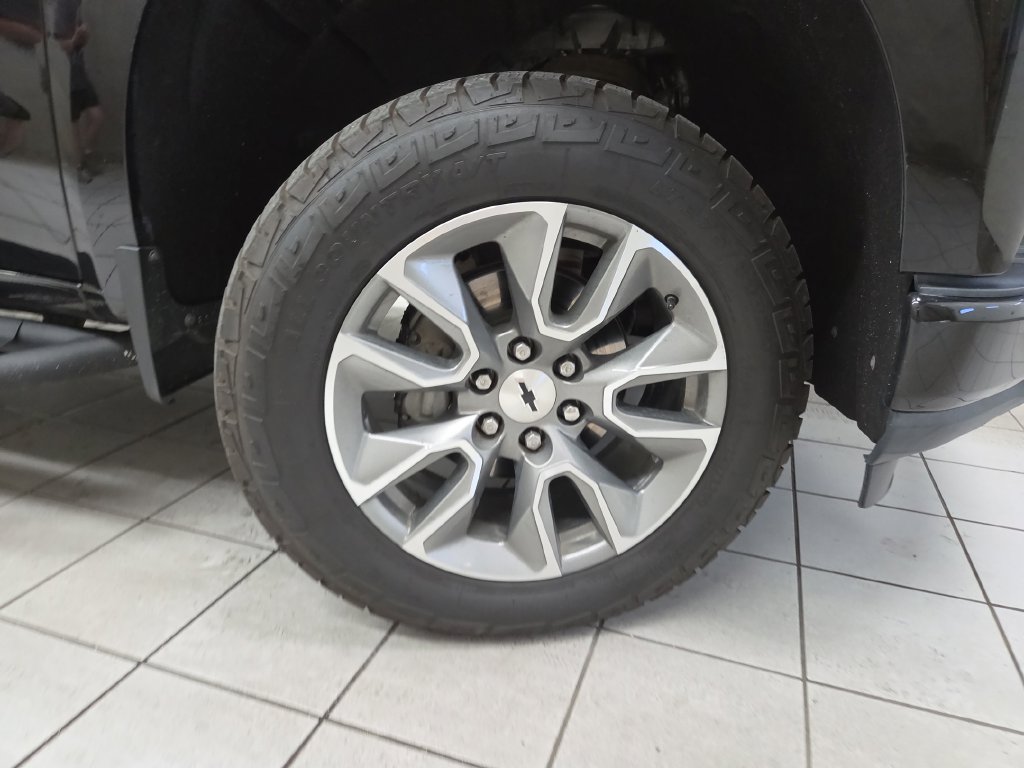 Used 2020 Chevrolet Silverado 1500 RST AWD/4WD image 9