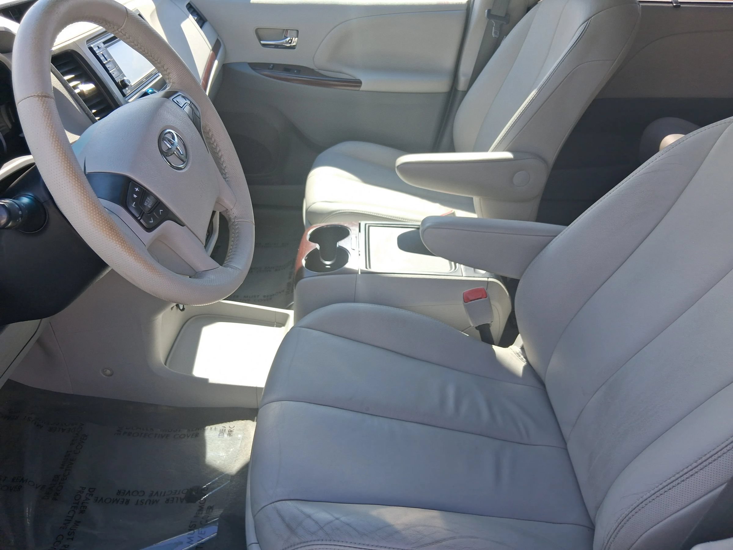 Used 2013 Toyota Sienna XLE w/ Entertainment Pkg FWD image 11