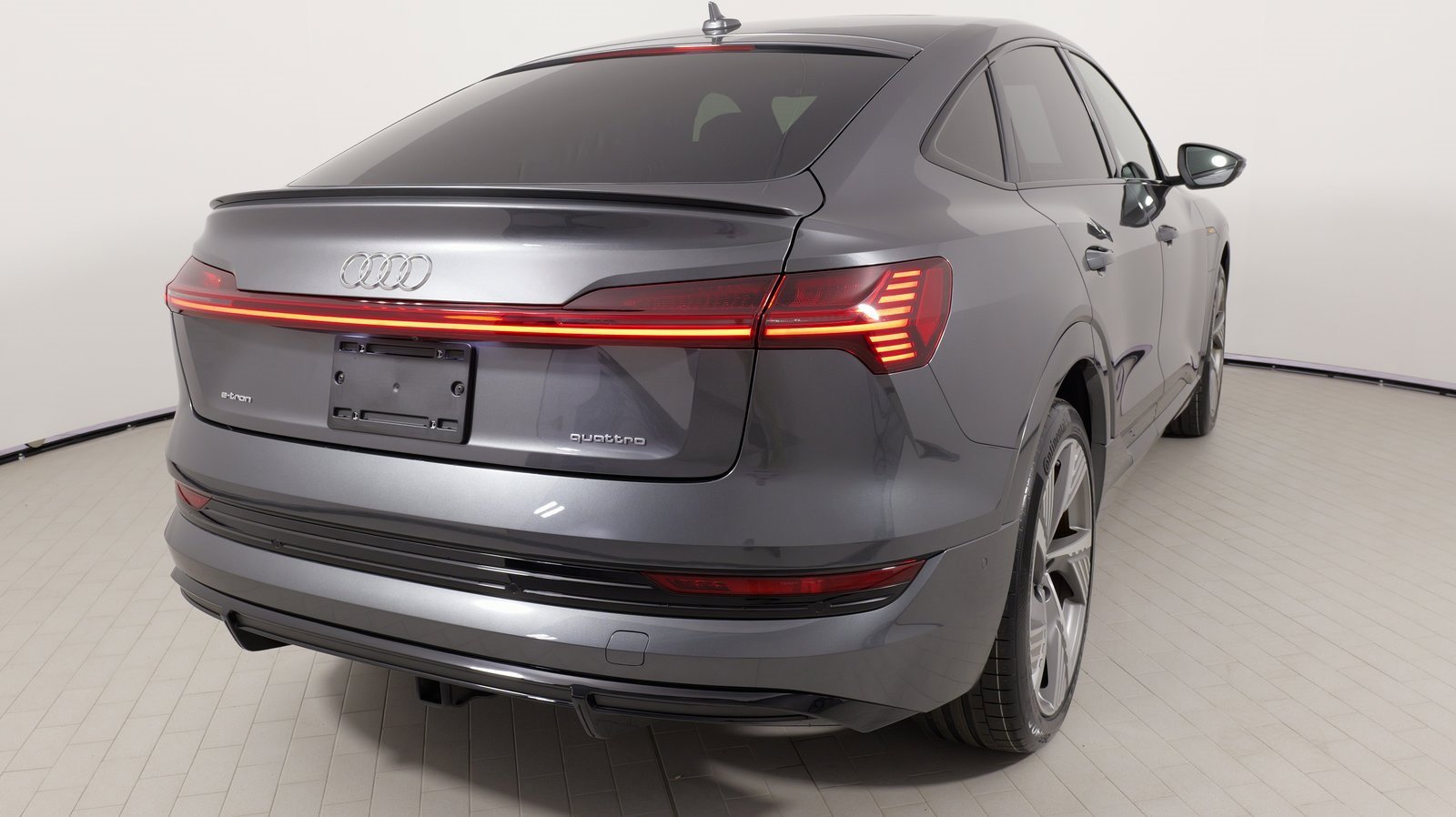Used 2023 Audi e-tron Prestige w/ Prestige Package image 13