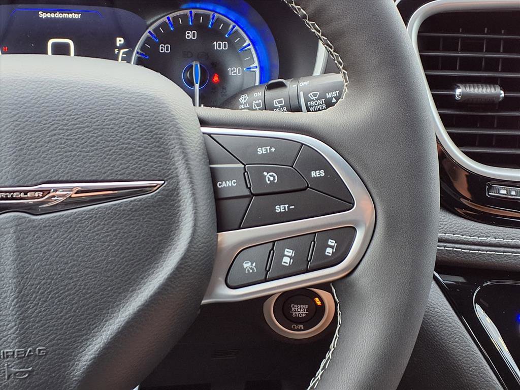 New 2026 Chrysler Pacifica Select image 18