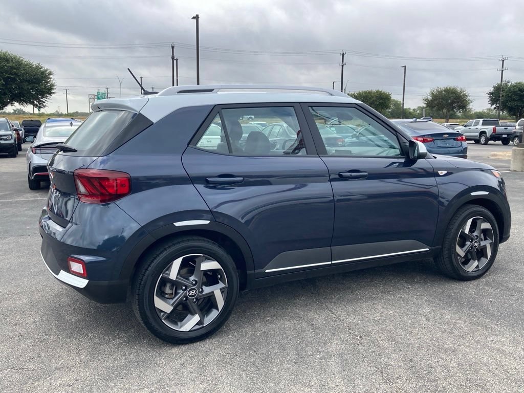 Used 2025 Hyundai Venue Limited FWD image 5