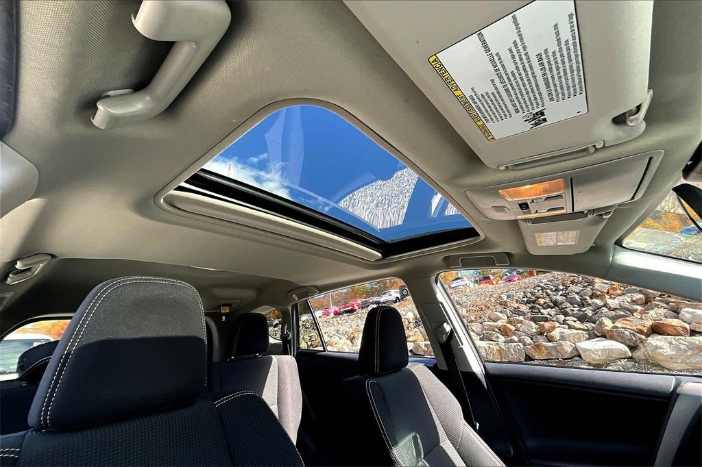 Used 2018 Toyota RAV4 XLE image 19