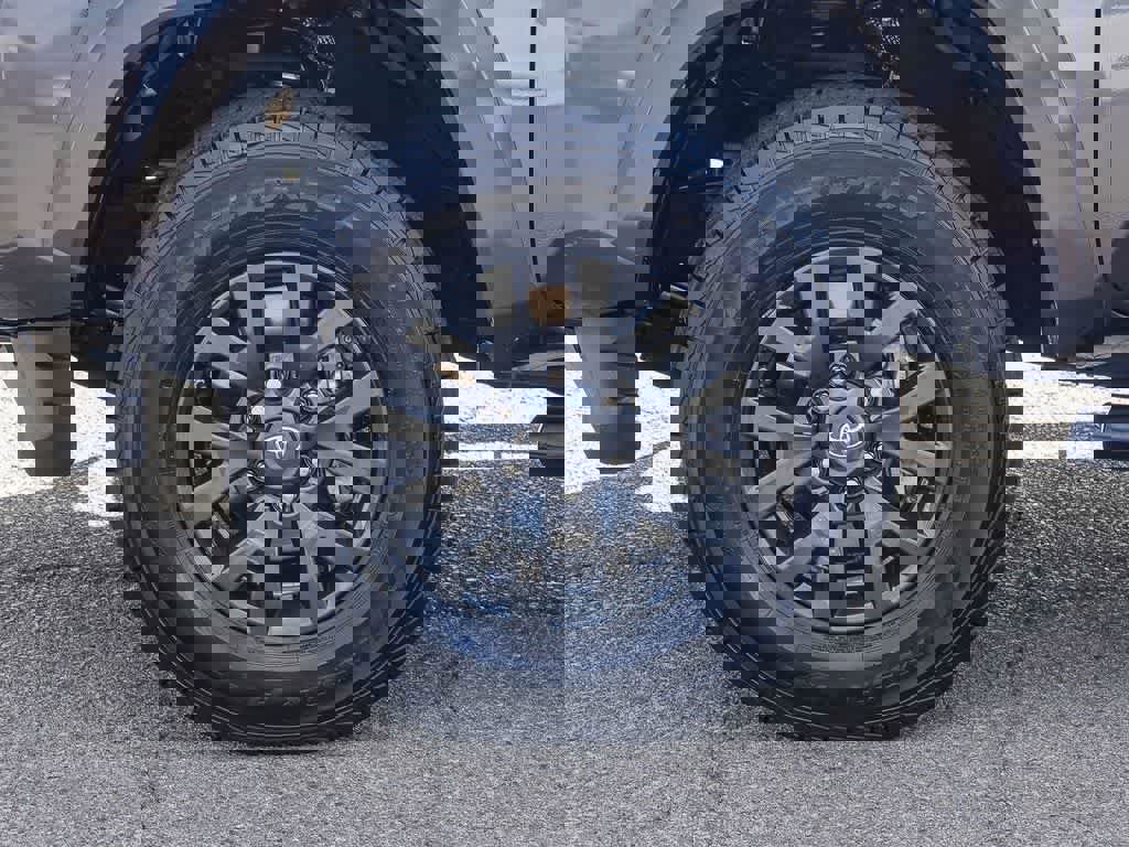 Used 2020 Toyota Tacoma SR5 RWD image 9