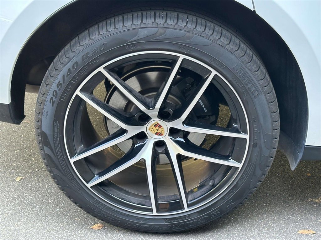 Certified 2025 Porsche Macan Turbo image 9