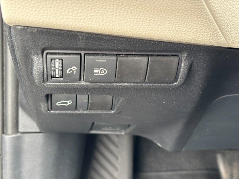 Used 2024 Toyota Corolla Cross XLE w/ Convenience Package image 16