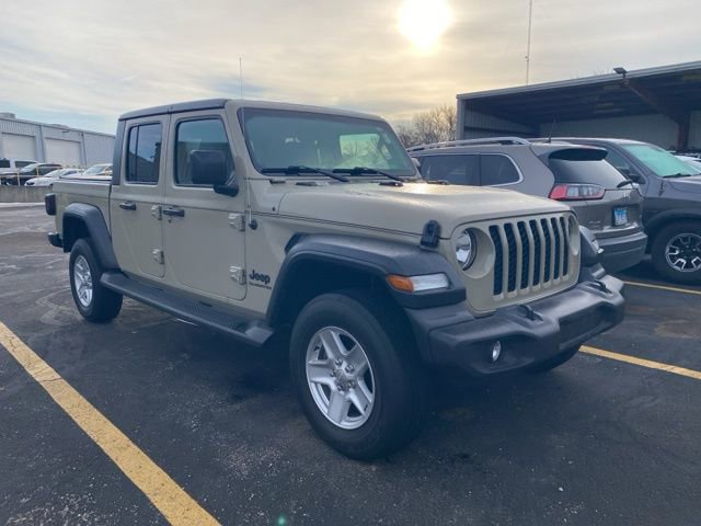 Used 2020 Jeep Gladiator Sport w/ Quick Order Package 24S image 2