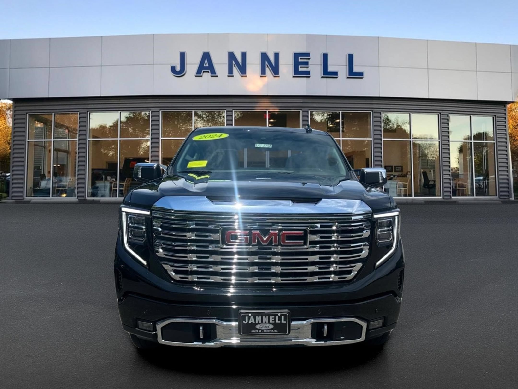 Used 2024 GMC Sierra 1500 Denali w/ Denali Reserve Package AWD/4WD image 2